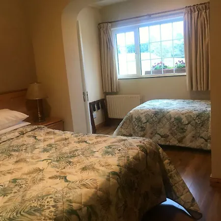 Muckross Riding Stables Lantgård *